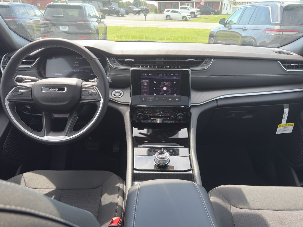 2025 Jeep Grand Cherokee GRAND CHEROKEE LAREDO X 4X4