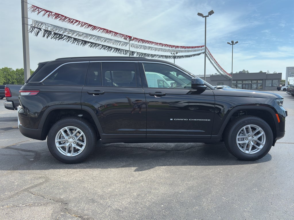 2025 Jeep Grand Cherokee GRAND CHEROKEE LAREDO X 4X4