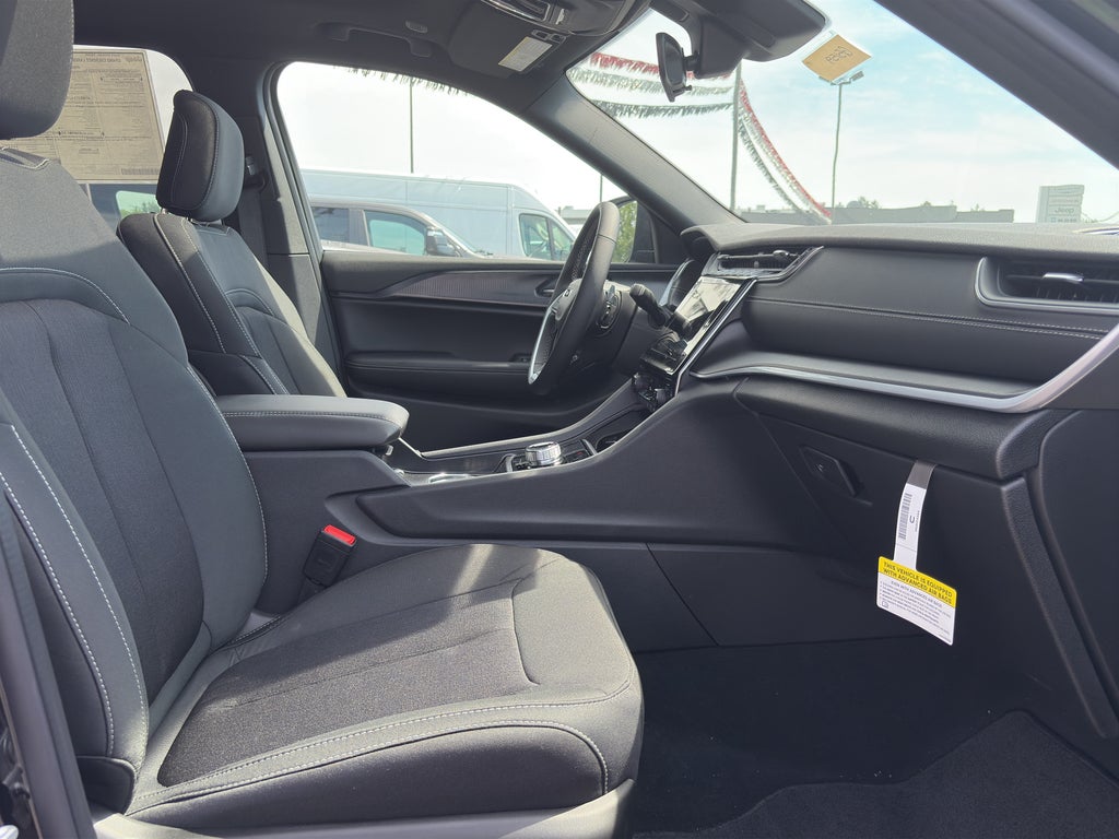 2025 Jeep Grand Cherokee GRAND CHEROKEE LAREDO X 4X4