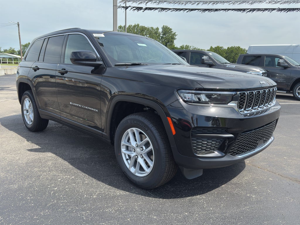 2025 Jeep Grand Cherokee GRAND CHEROKEE LAREDO X 4X4
