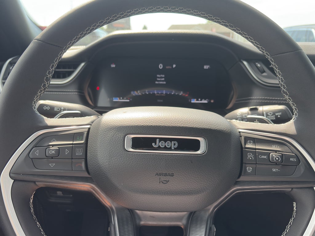 2025 Jeep Grand Cherokee GRAND CHEROKEE LAREDO X 4X4