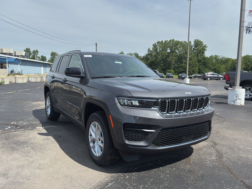 2025 Jeep Grand Cherokee GRAND CHEROKEE LAREDO X 4X4