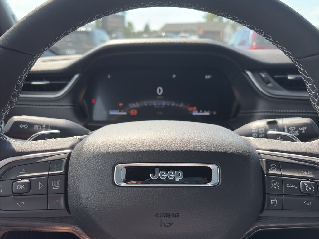 2025 Jeep Grand Cherokee GRAND CHEROKEE LAREDO X 4X4