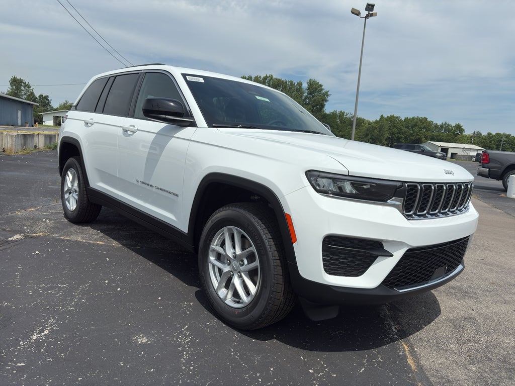 2025 Jeep Grand Cherokee GRAND CHEROKEE LAREDO X 4X4
