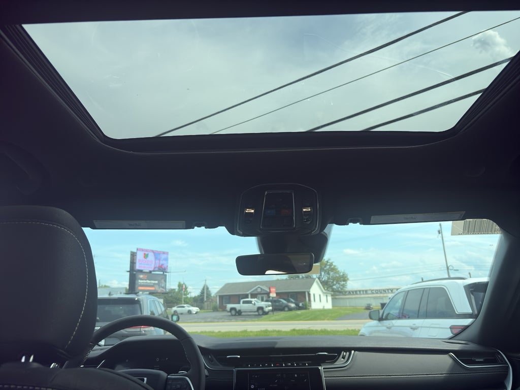 2025 Jeep Grand Cherokee GRAND CHEROKEE LAREDO X 4X4