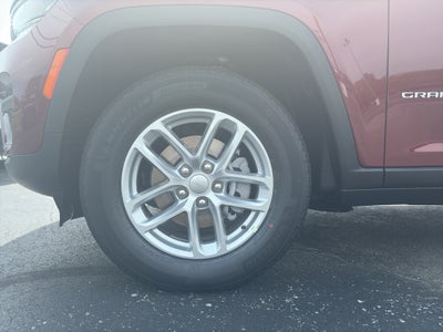 2025 Jeep Grand Cherokee GRAND CHEROKEE LAREDO X 4X4