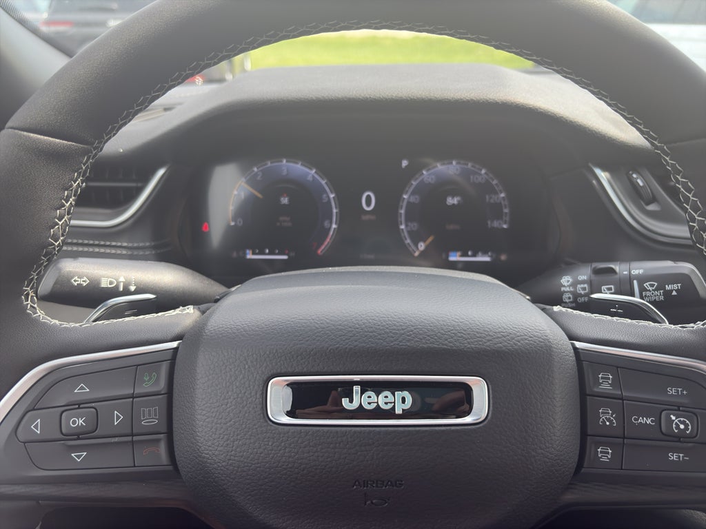 2025 Jeep Grand Cherokee GRAND CHEROKEE LAREDO X 4X4