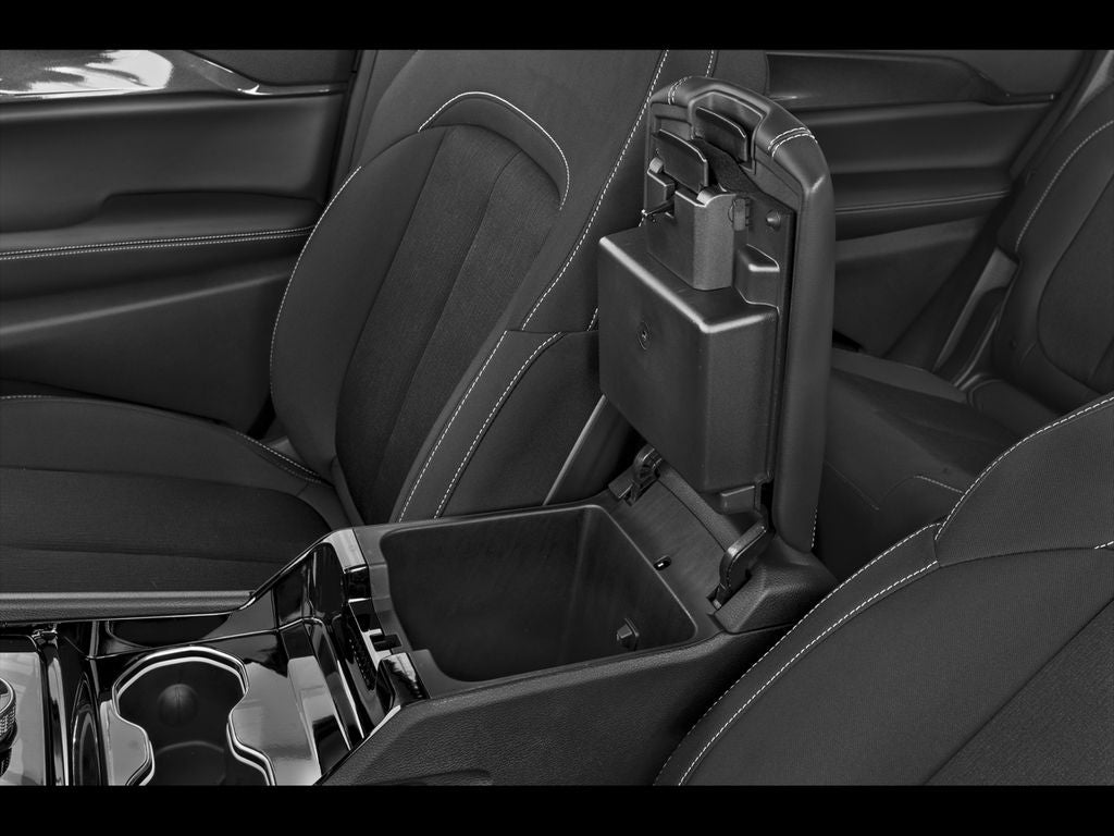 2023 Jeep Grand Cherokee L Laredo 4x4