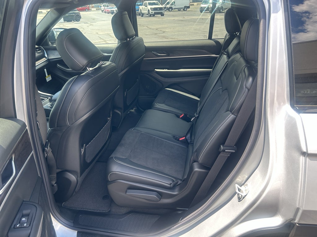 2026 Jeep Grand Cherokee GRAND CHEROKEE L LAREDO ALTITUDE 4X4