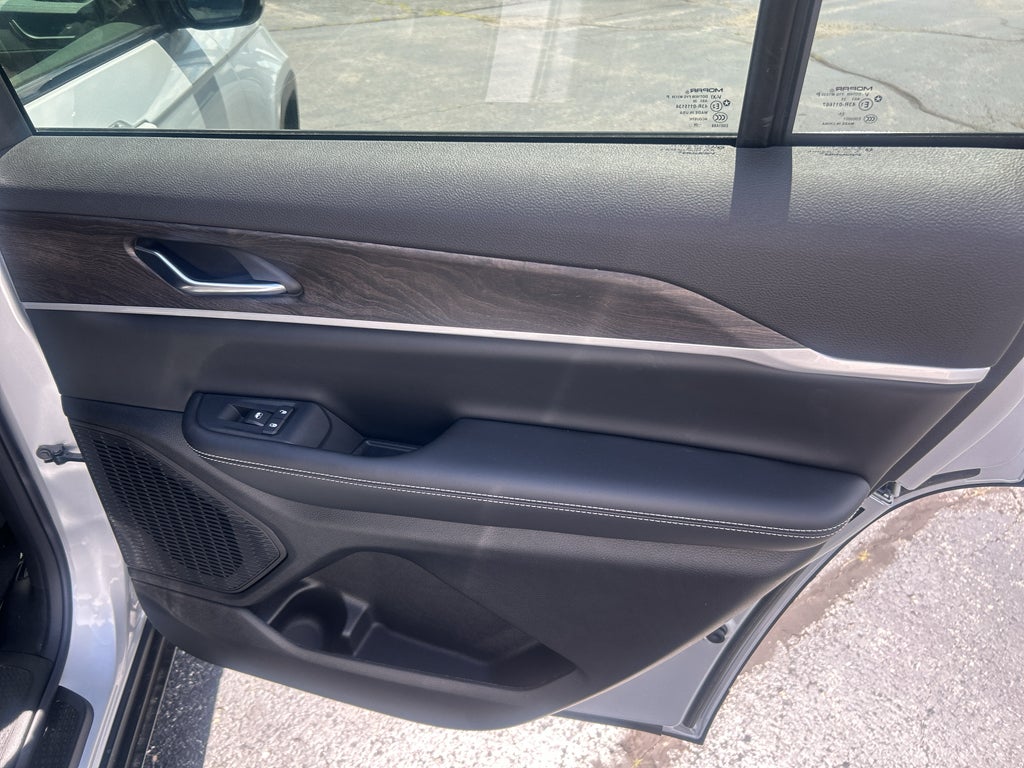2026 Jeep Grand Cherokee GRAND CHEROKEE L LAREDO ALTITUDE 4X4