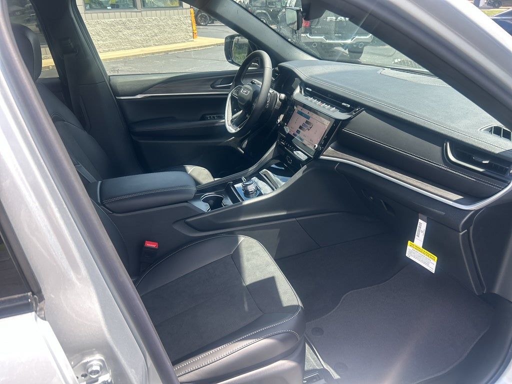 2026 Jeep Grand Cherokee GRAND CHEROKEE L LAREDO ALTITUDE 4X4