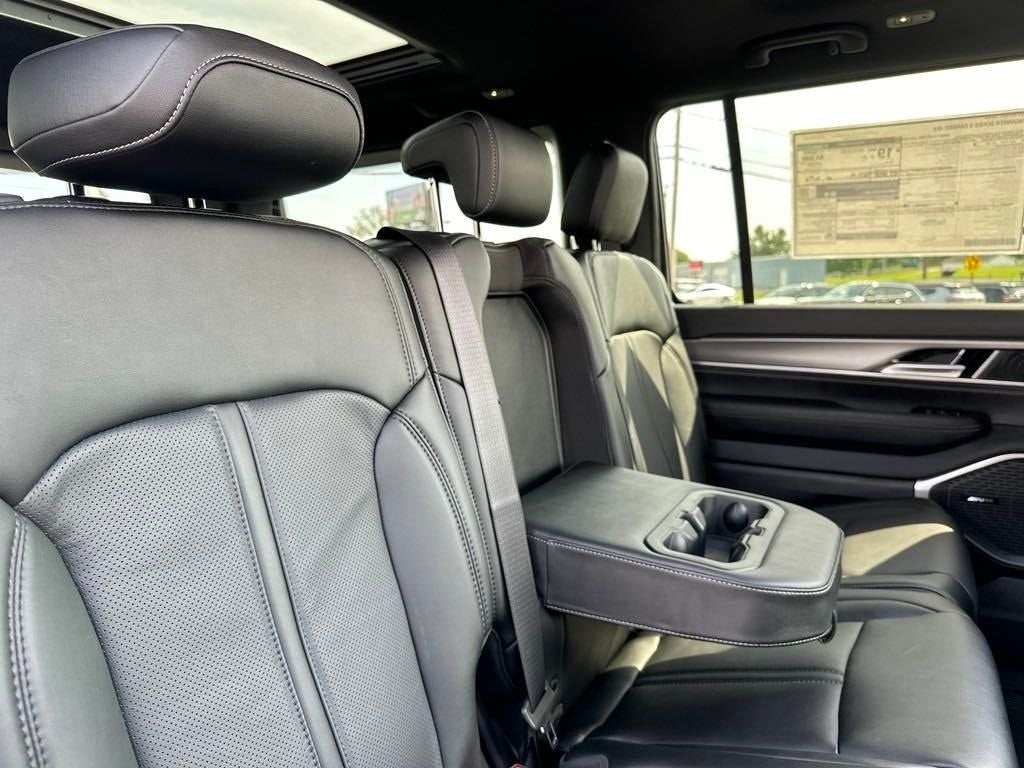 2024 Jeep Wagoneer Series II Carbide 4x4