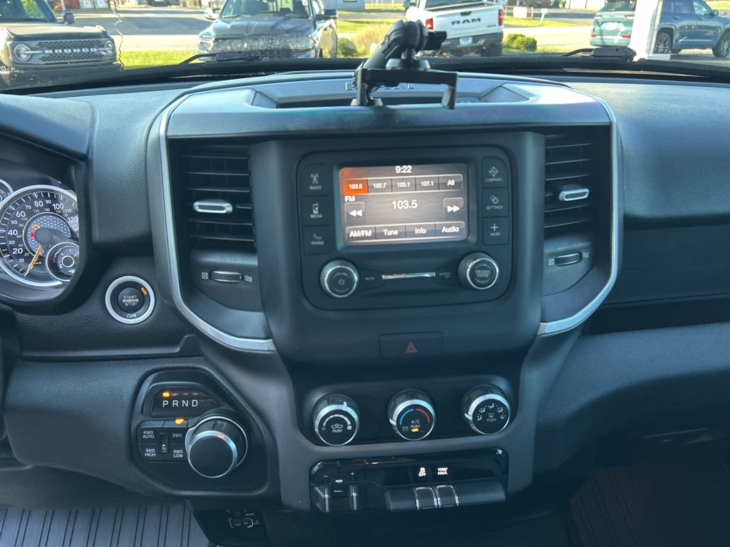 2020 RAM 1500 Big Horn Crew Cab 4x4 5'7' Box