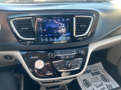 2017 Chrysler Pacifica Touring-L