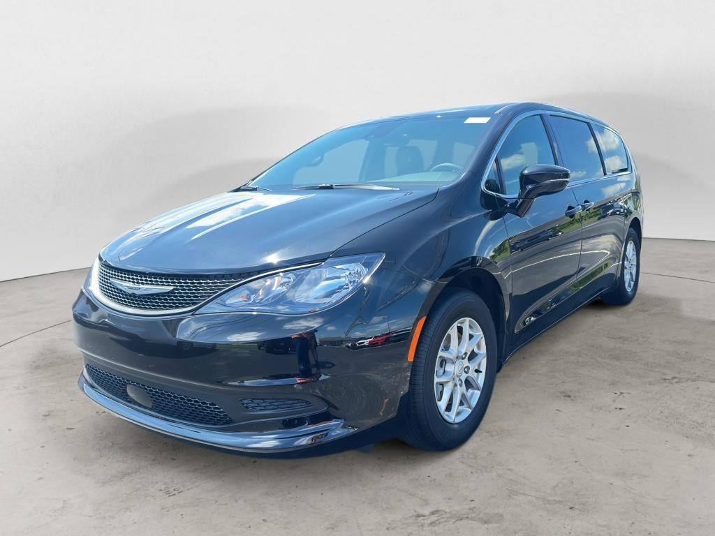 2025 Chrysler Voyager LX