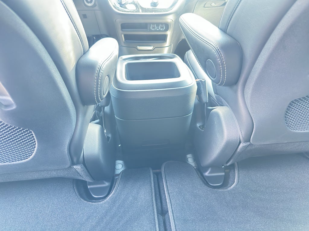 2025 Chrysler Voyager LX