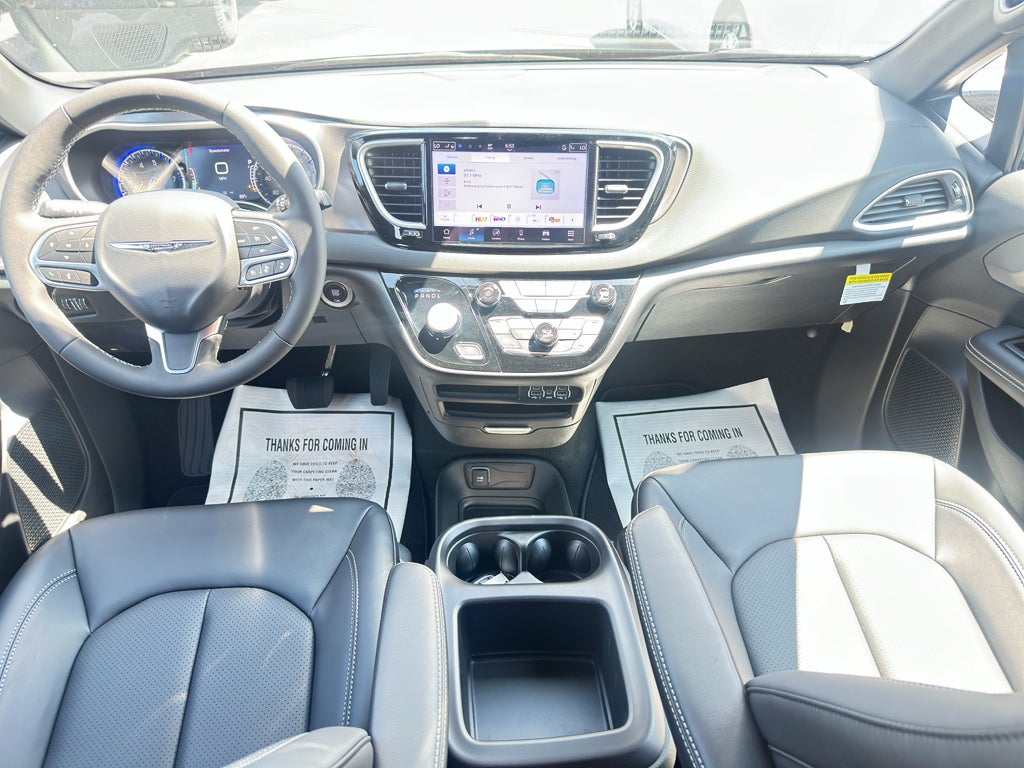 2025 Chrysler Voyager LX