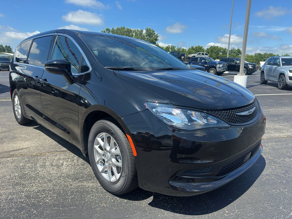 2025 Chrysler Voyager LX