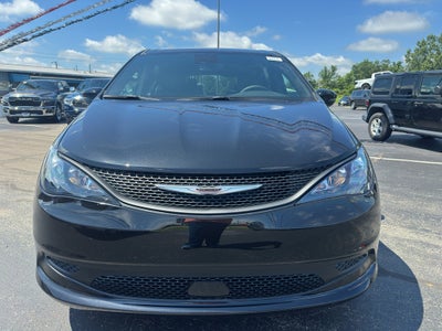 2025 Chrysler Voyager LX