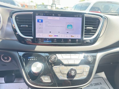 2025 Chrysler Voyager LX